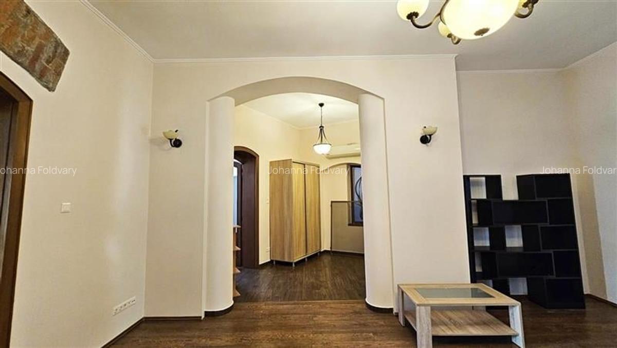 Apartament cu 3 camere semidecomandat, mobilat în Central - 11
