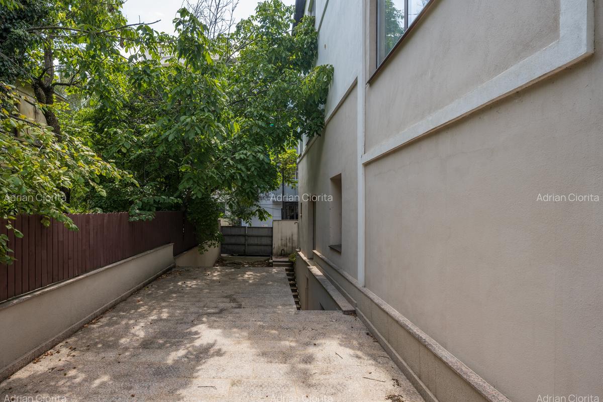 Vila Primaverii, S+P+1+M, 389 mp teren, 266 teren liber - 14