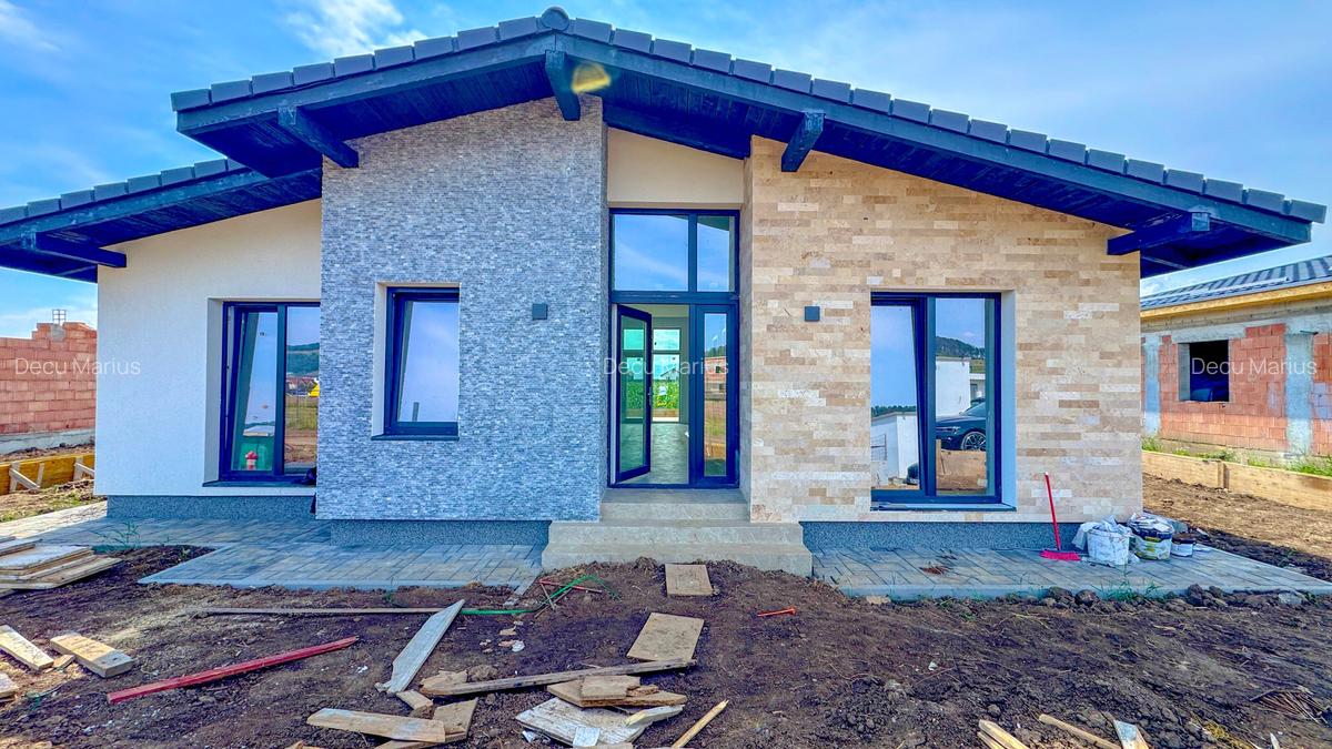 Casă cu 3 camere în Sânpetru - 1