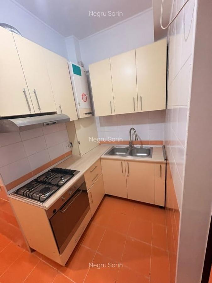 Apartament 3 camere , boxa, loc parcare, șos. Chitilei - școala Costeasca - 8