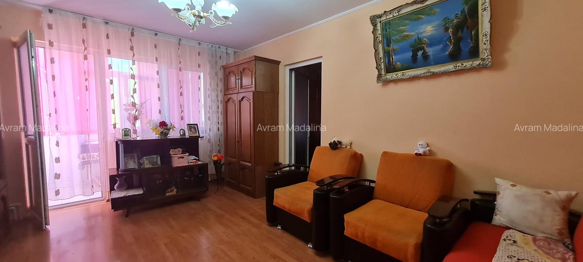 Inel 2_apartament cu centrala,etaj 1,pret 74.000E - 3