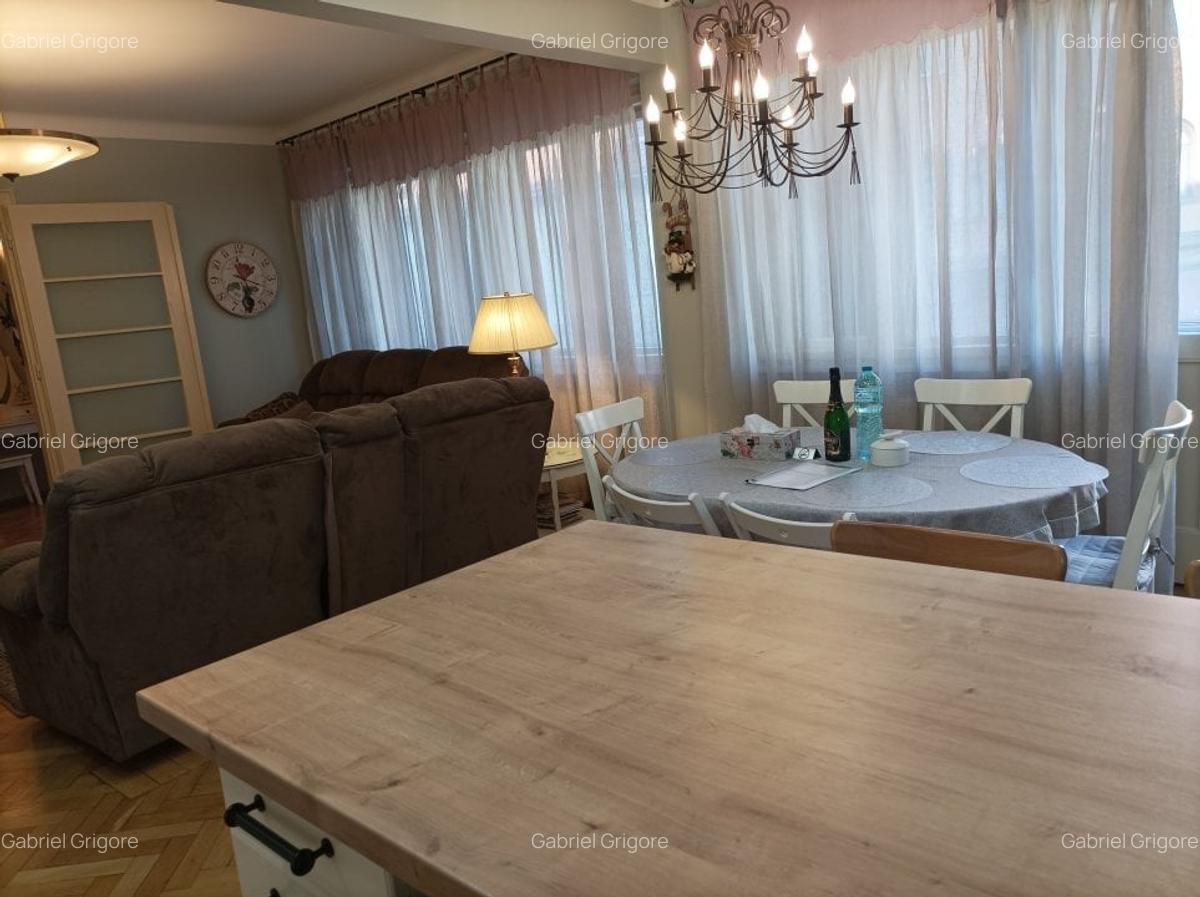 Apartament cu 3 camere semidecomandat, mobilat în Central - 3