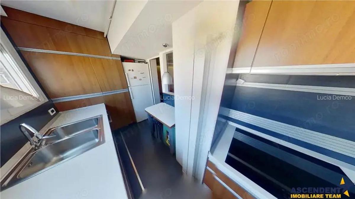 Apartament cu 2 camere,recompartimentat in 3 camere,54 mp,Grivitei. - 9