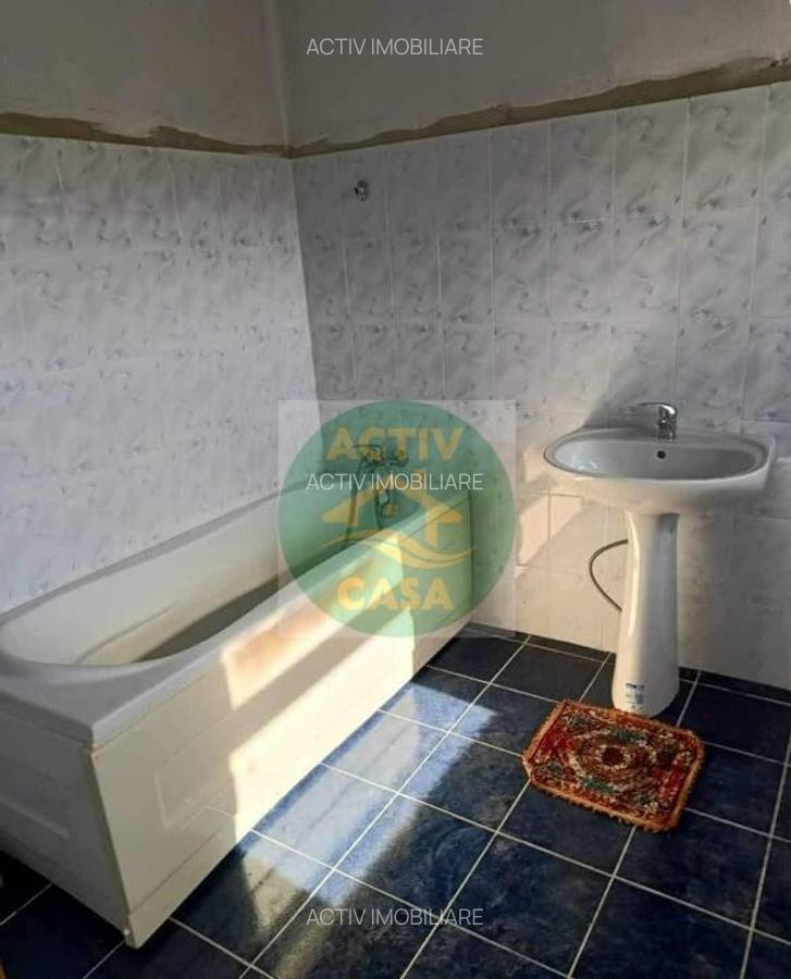 Casa de vanzare, parter si etaj - 2