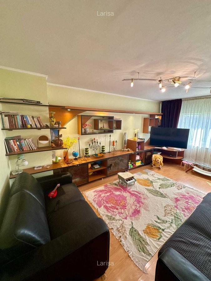 FAR APARTAMENT CU 3 CAMERE MOBILAT UTILAT 74 MP PRET 124000 EURO - 2