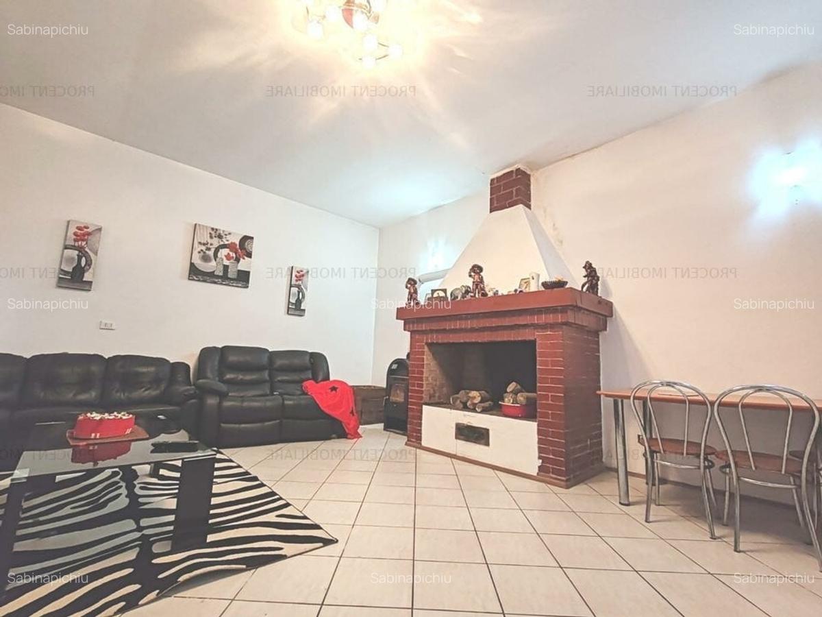 Casa saseasca  traditionala cu 4 camere - 1