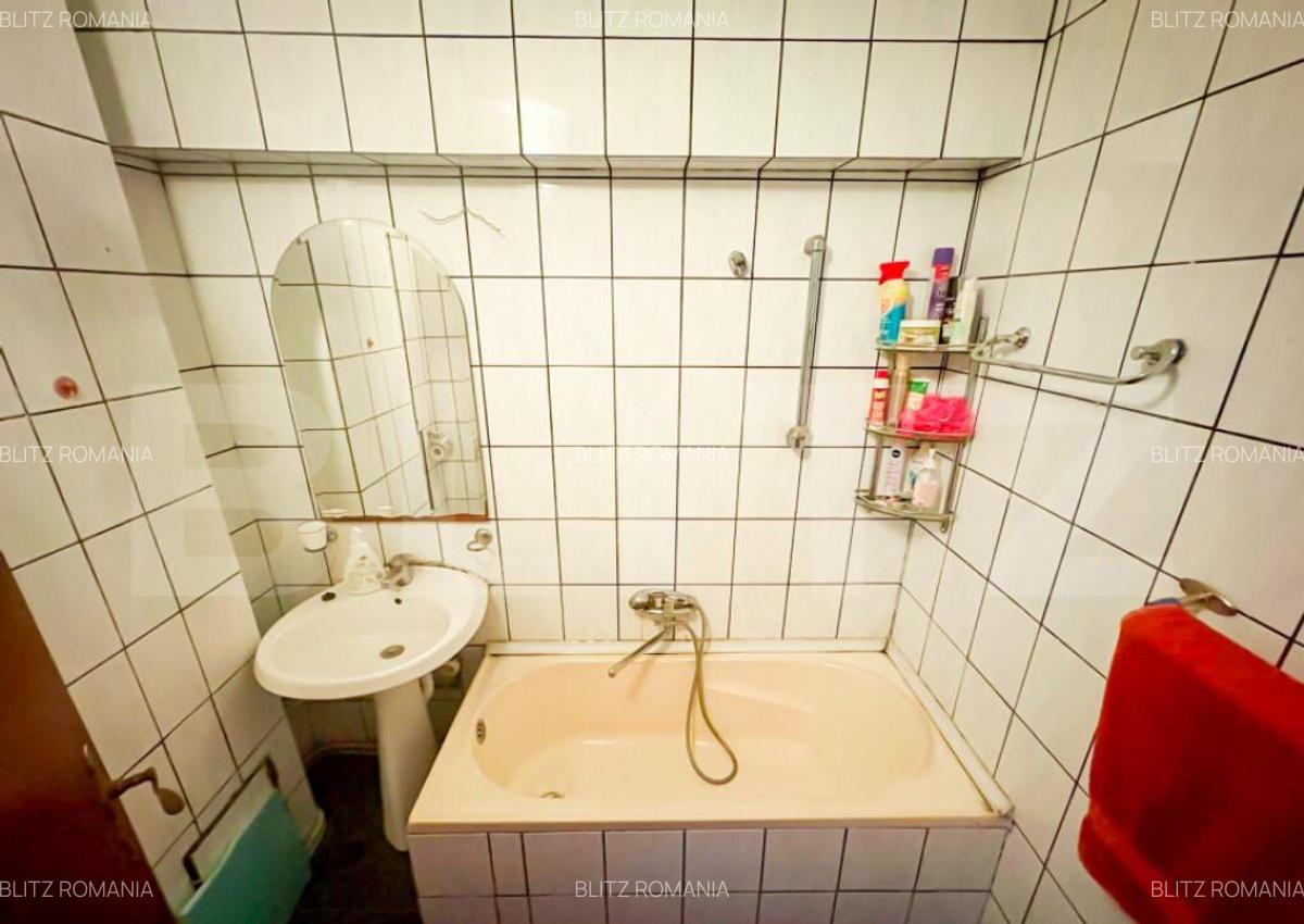 Apartament cu 4 camere, decomandat, zona Decebal - 9