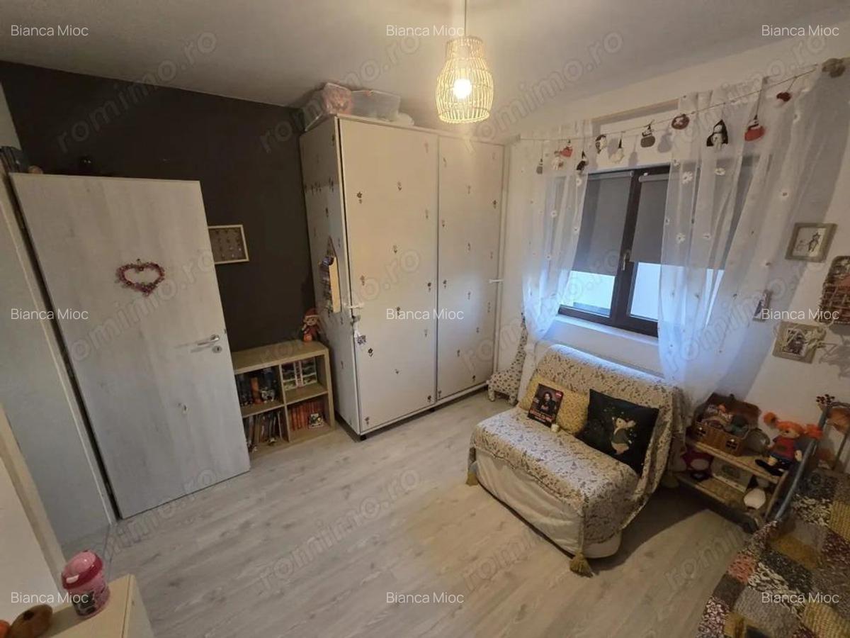 Mobilat si utilat. La asfalt. Zona linsitita - 5