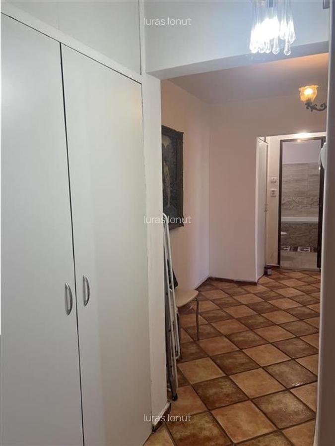 Apartament cu 3 camere decomandat în Valenta - 5