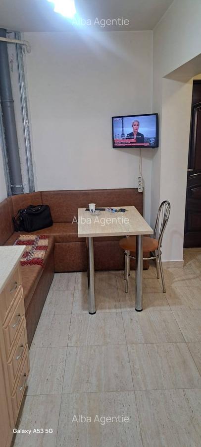 Garsoniera zona  Cetate , etaj.1 - 6