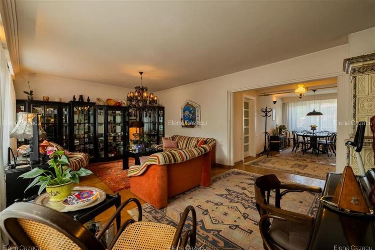 Distinct nivel in vila,5 camere,terase in spectacolul colinei montane,Central,Br - 12