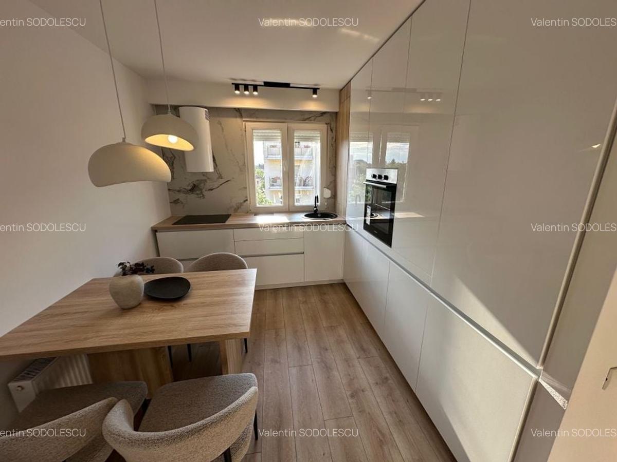 Apartament cu 3 camere semidecomandat în Circumvalațiunii - 10