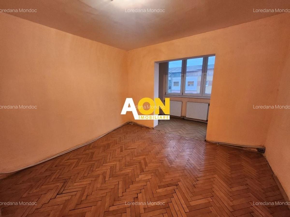 De vanzare apartament 3 camere, Cetate - 6