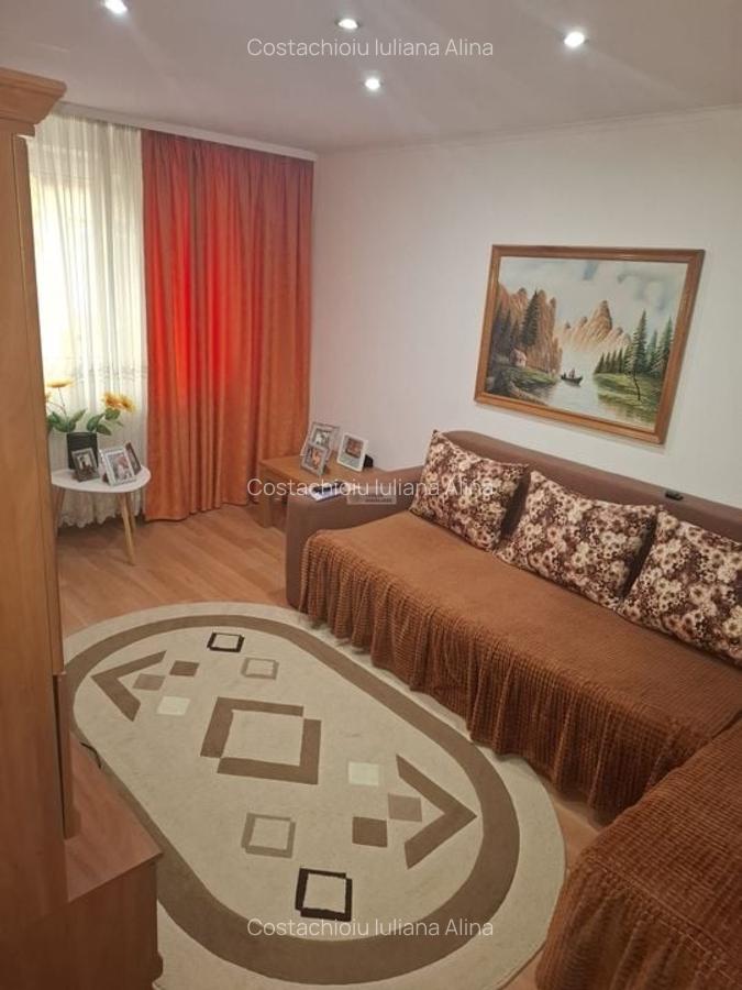 Apartament 3 camere,etaj 3/3,  renovat,65000 euro neg, Policlinica 2 - 4