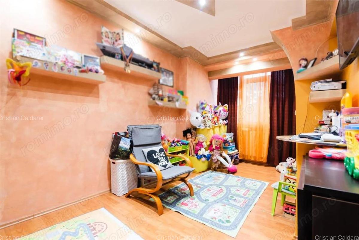 Apartament spatios cu 4 camere si 2 bai - in zona linistita - aproape de Piata Decebal - 9