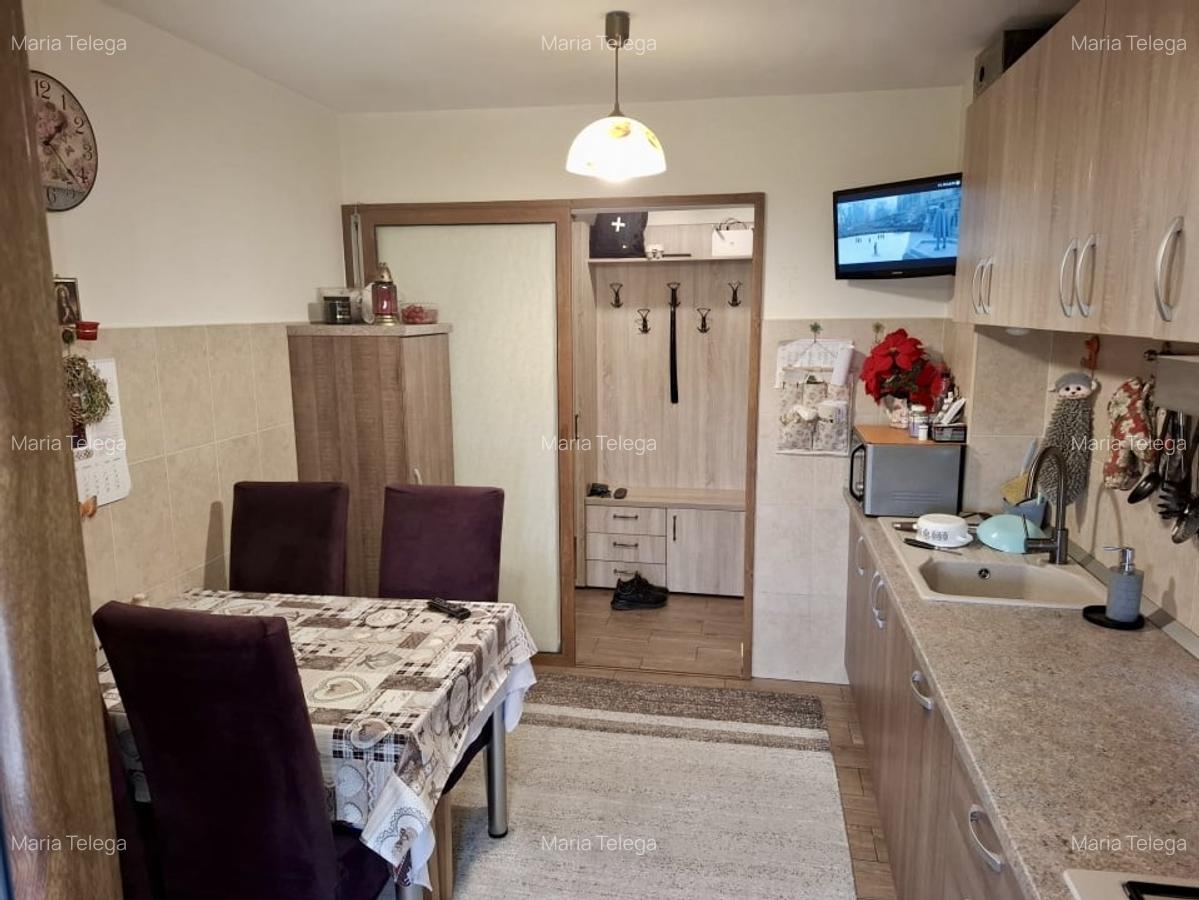 APARTAMENT 3 CAMERE| DECOMANDAT | Tractorul - 2 locuri de parcare | etajul 3. - 8