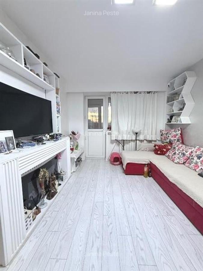 Vanzare 3 camere decomandat - 2 gr sanitare - Drumul Taberei - Metrou Raul Doamn - 1