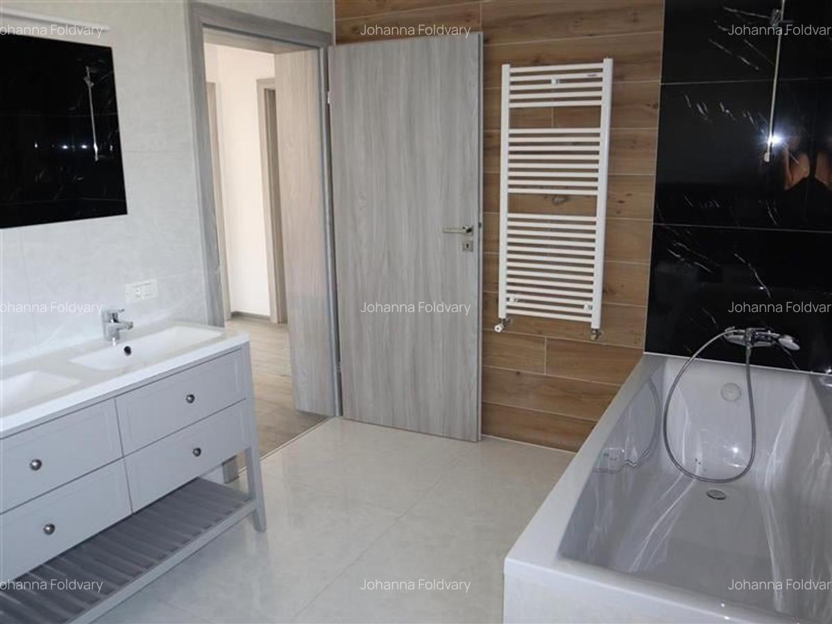 Casă cu 5 camere în Dumbrăvița - 15