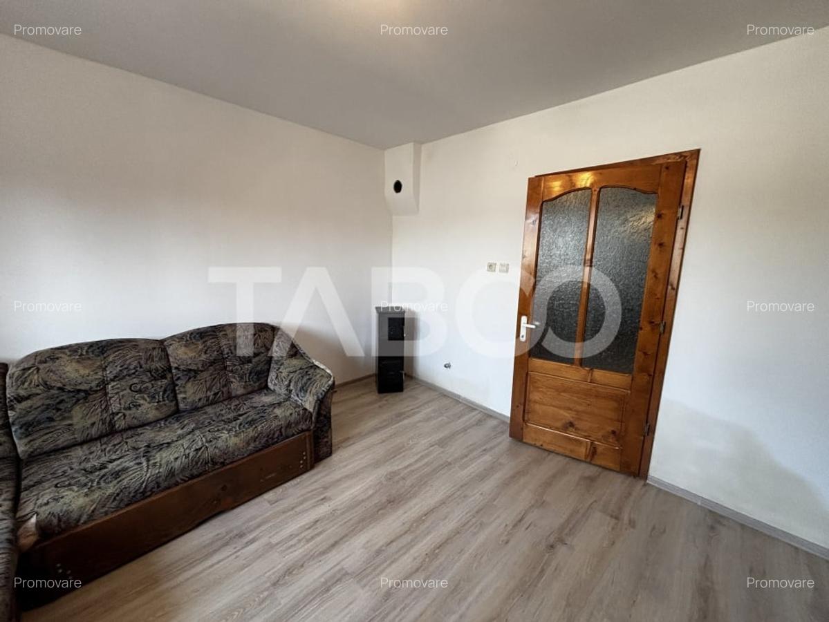 Casa individuala de vanzare renovata in 2024 Slimnic - 2