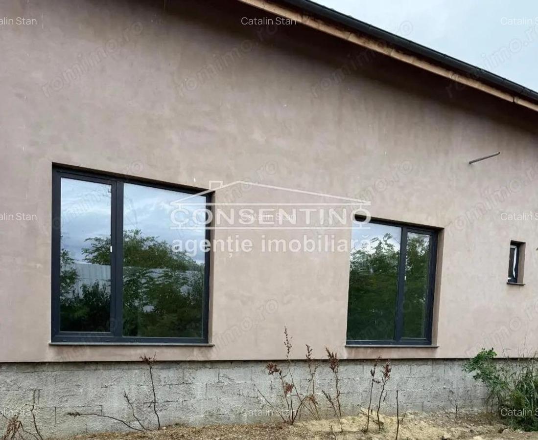 Se vinde imobil la 15 km de oras , in sat Bentu - 9