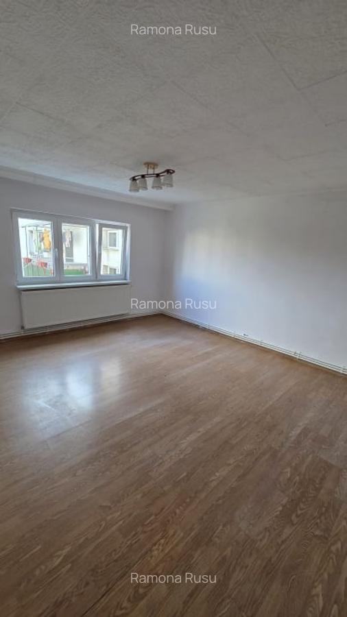 Apartament cu 3 camere, Micro 17,  Bld Independentei - 7