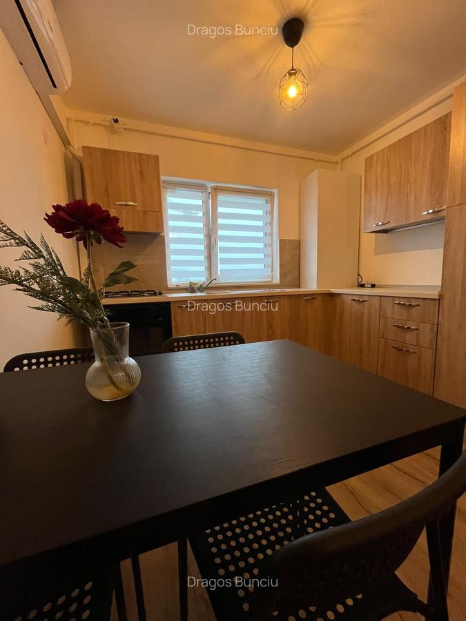 Apartament cu 2 camere decomandat în Apărătorii Patriei - 1