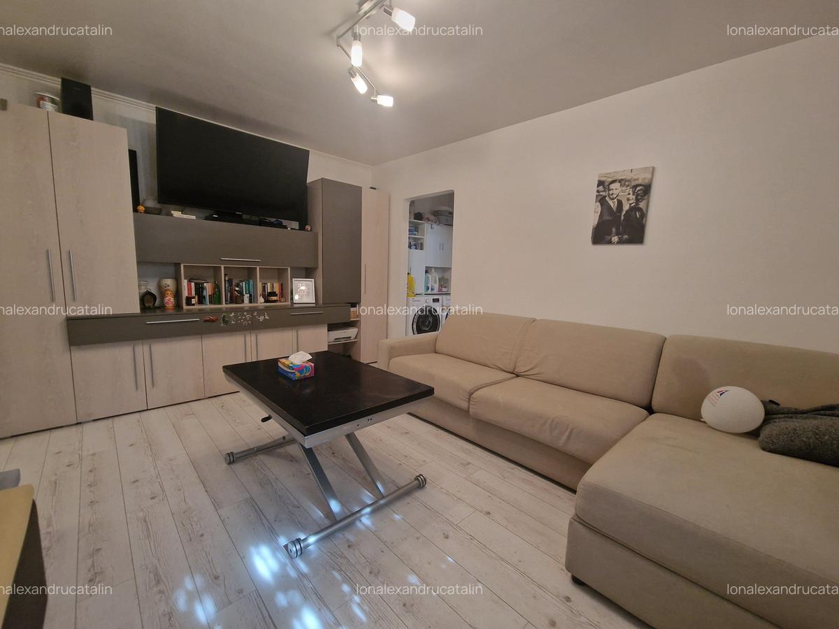 Centru(Consulatul Turc)- 3 camere mobilat-utilat, parcare, etaj 3/4 -120.000e - 1