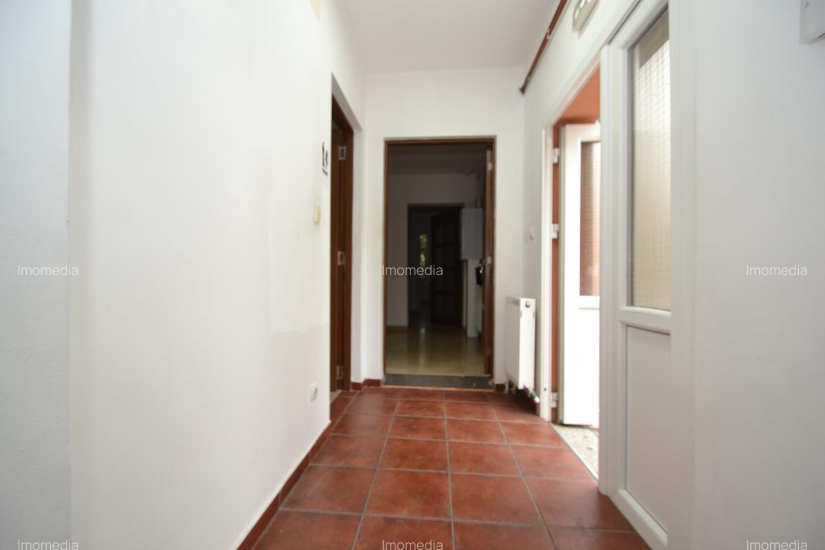 Casa 5 camere, 3 bai, 3 intrari - 5