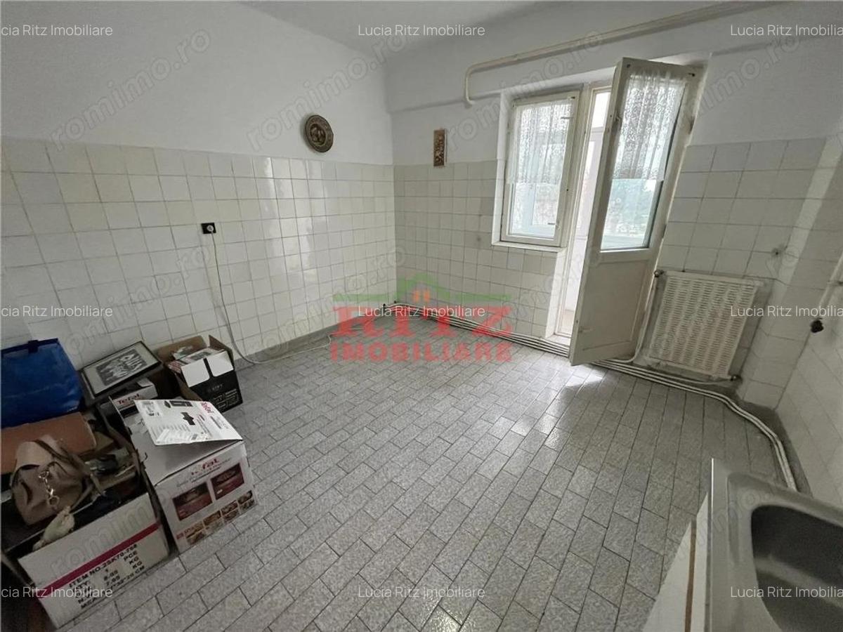 Nou! Ap. 3 cam., decom., et. 2, boxa, zona Scoala de Politie! - 4