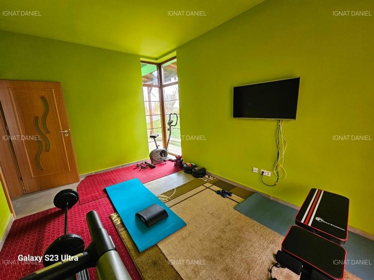 Casa de închiriat Dezmir,  str. Avram Iancu, 950 E - 8 Casa de închiriat Dezmir,  str. Avram Iancu, 950 E - 8