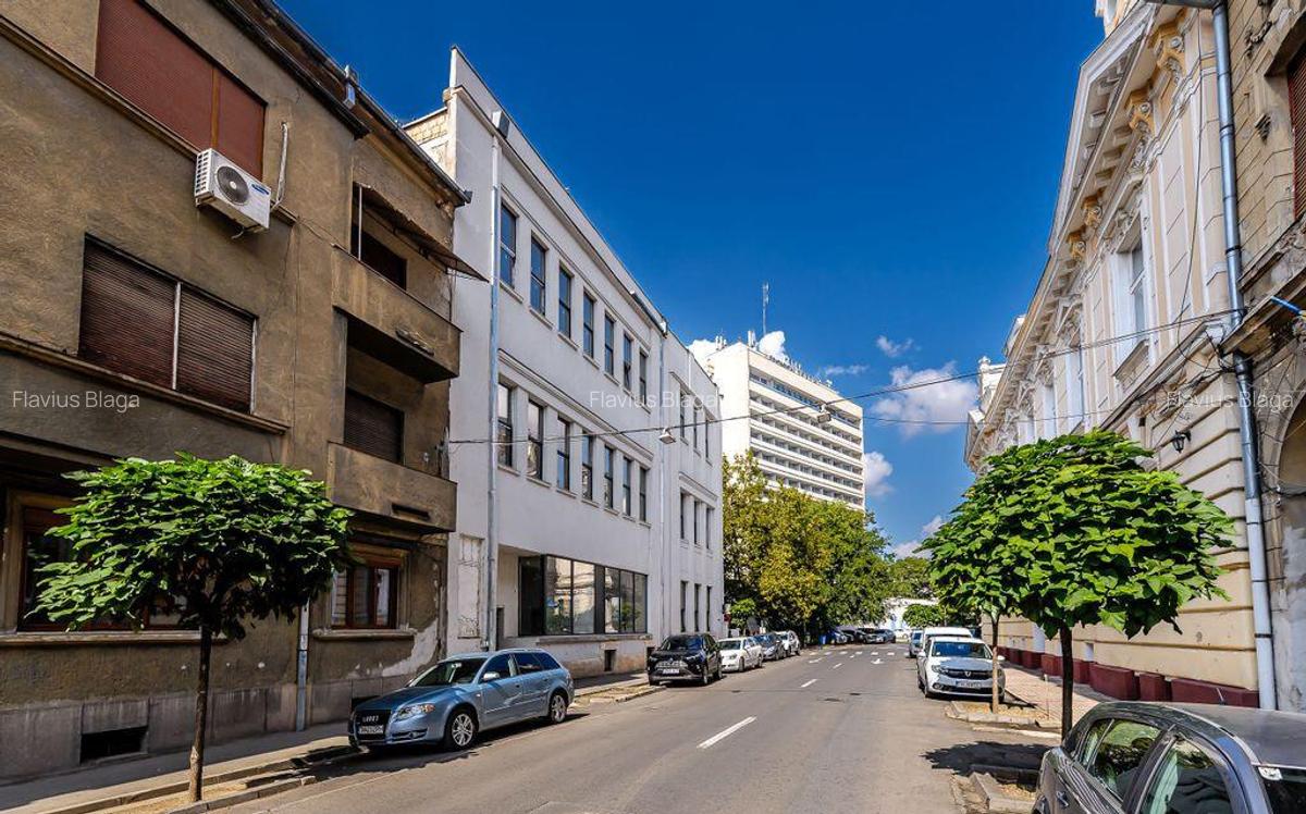 Cladire ultracentrala de vanzare Bulevardul Decebal Co... - 2 Cladire ultracentrala de vanzare Bulevardul Decebal Co... - 2