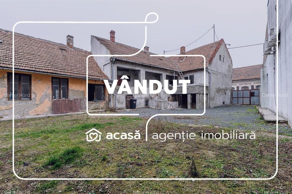 VANDUT! Casa din caramida - teren 612 mp - Centru Arad - COMISION 0% - 1