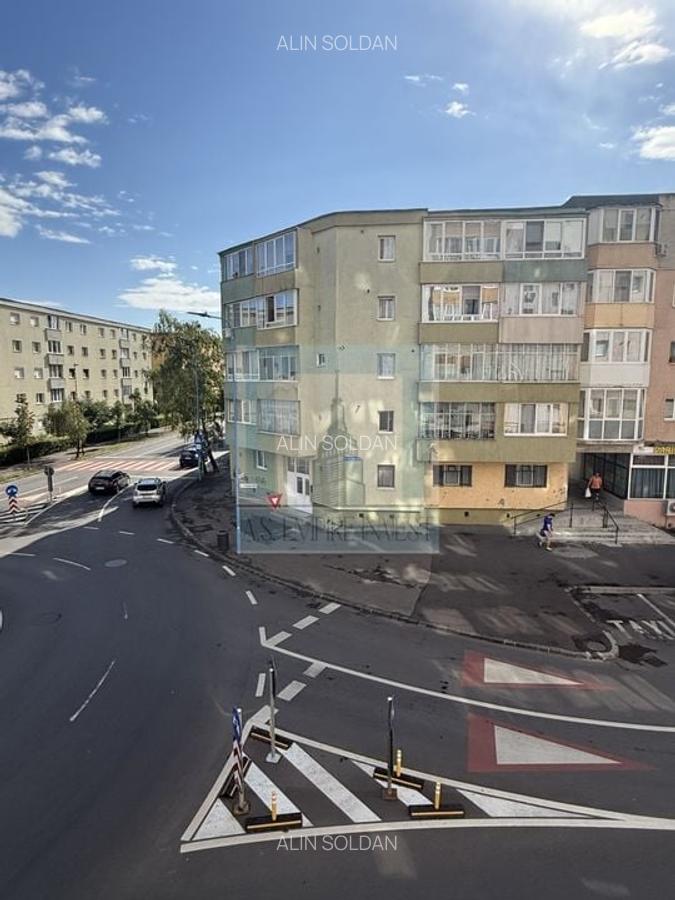 Apartament 2 camere decomandat - zona Tractorul/Cerna - 2