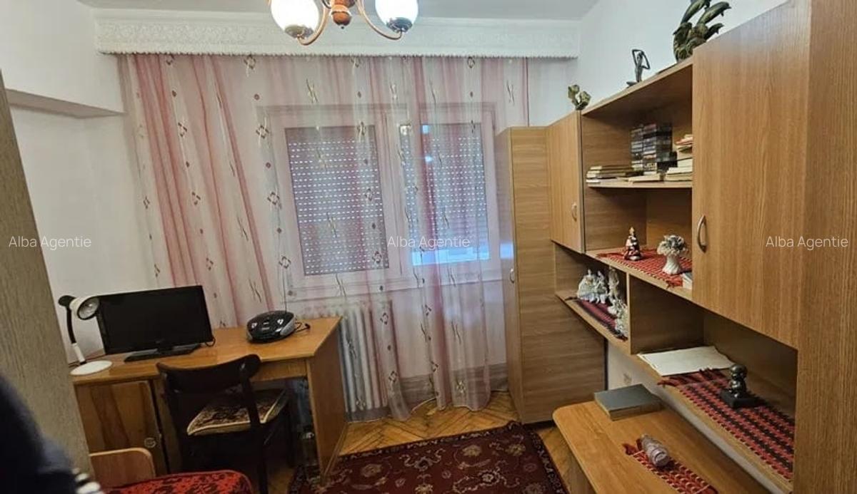 Apartament 3 camere  decomandat , mobilat - 5