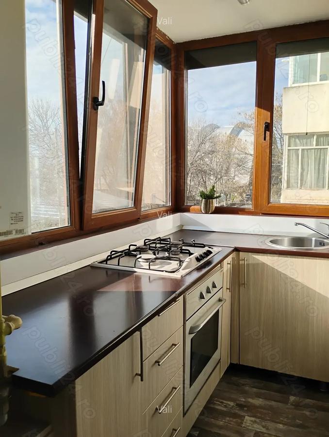 Inchiriez apartament cu 2 camere decomandat etaj 1 - 4