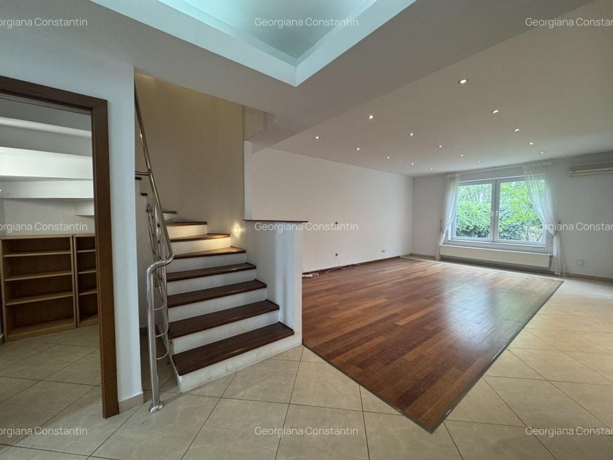 Vila renovata in complex rezidential, piscina comuna si parcare - 4