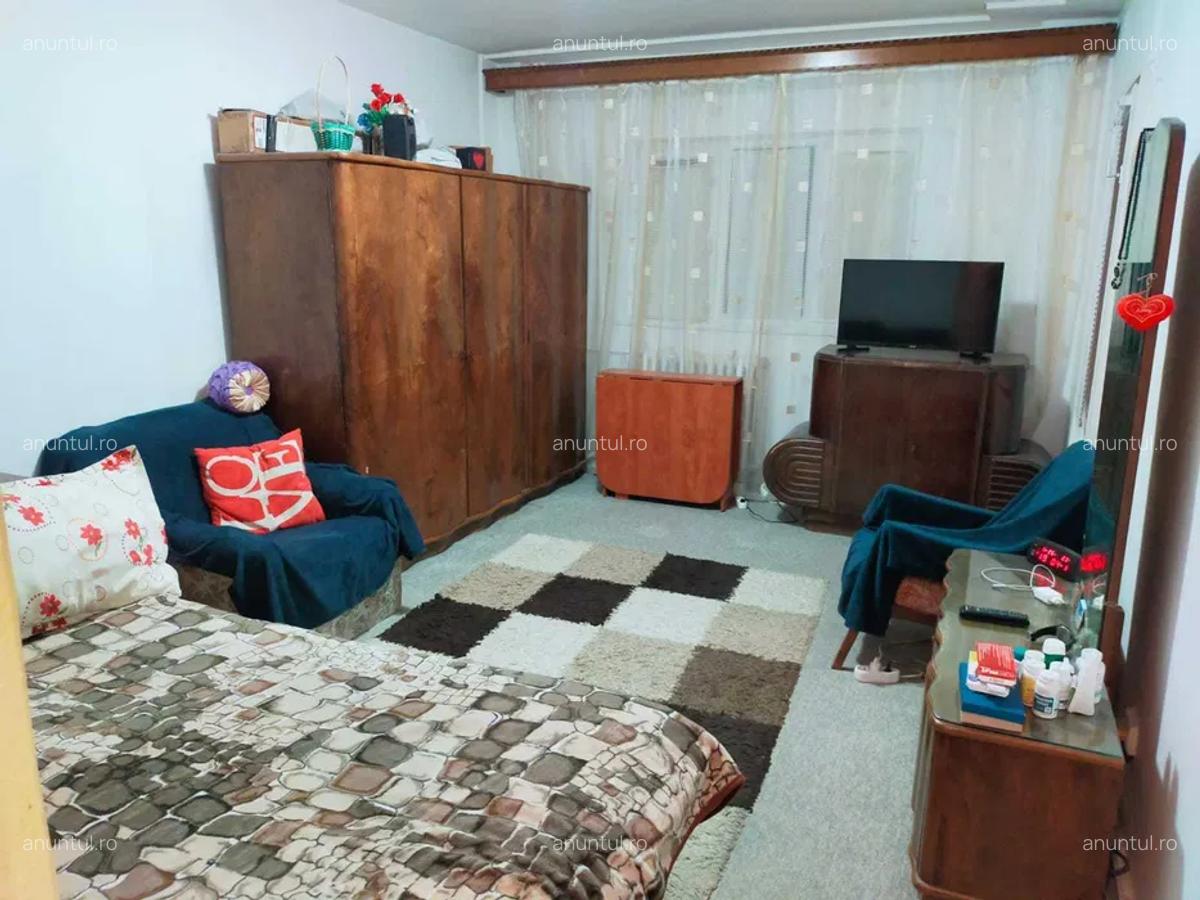 Pantelimon, Ritmului, stradal 8/10 dec 33mp vedere spate bl 1981 reab term - 2