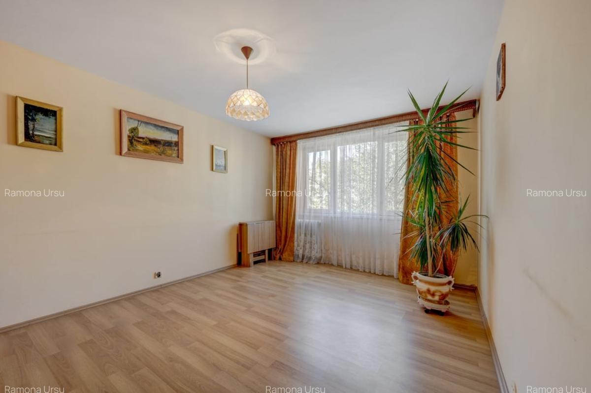Apartament 3 camere decomandat Titan, Pta. 1 Decembrie - 2