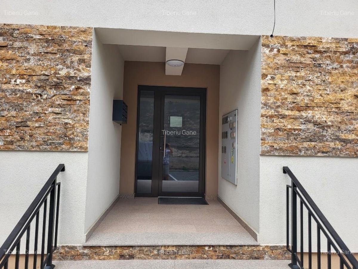 Apartament 3 camere decomandat 2025, Centru, Zona Trattoria - 2