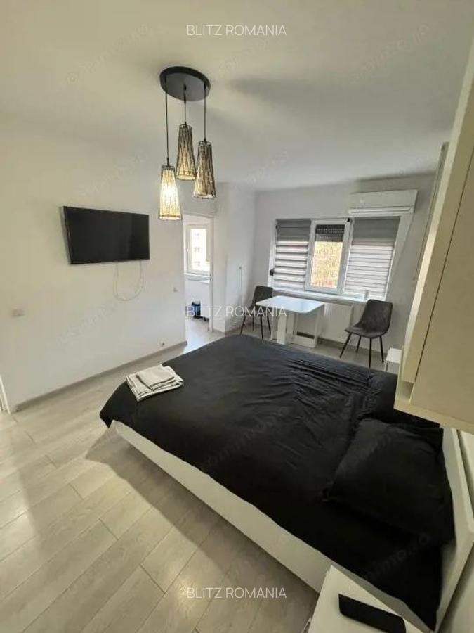 Garsoniera de vanzare, zona centrala - 1