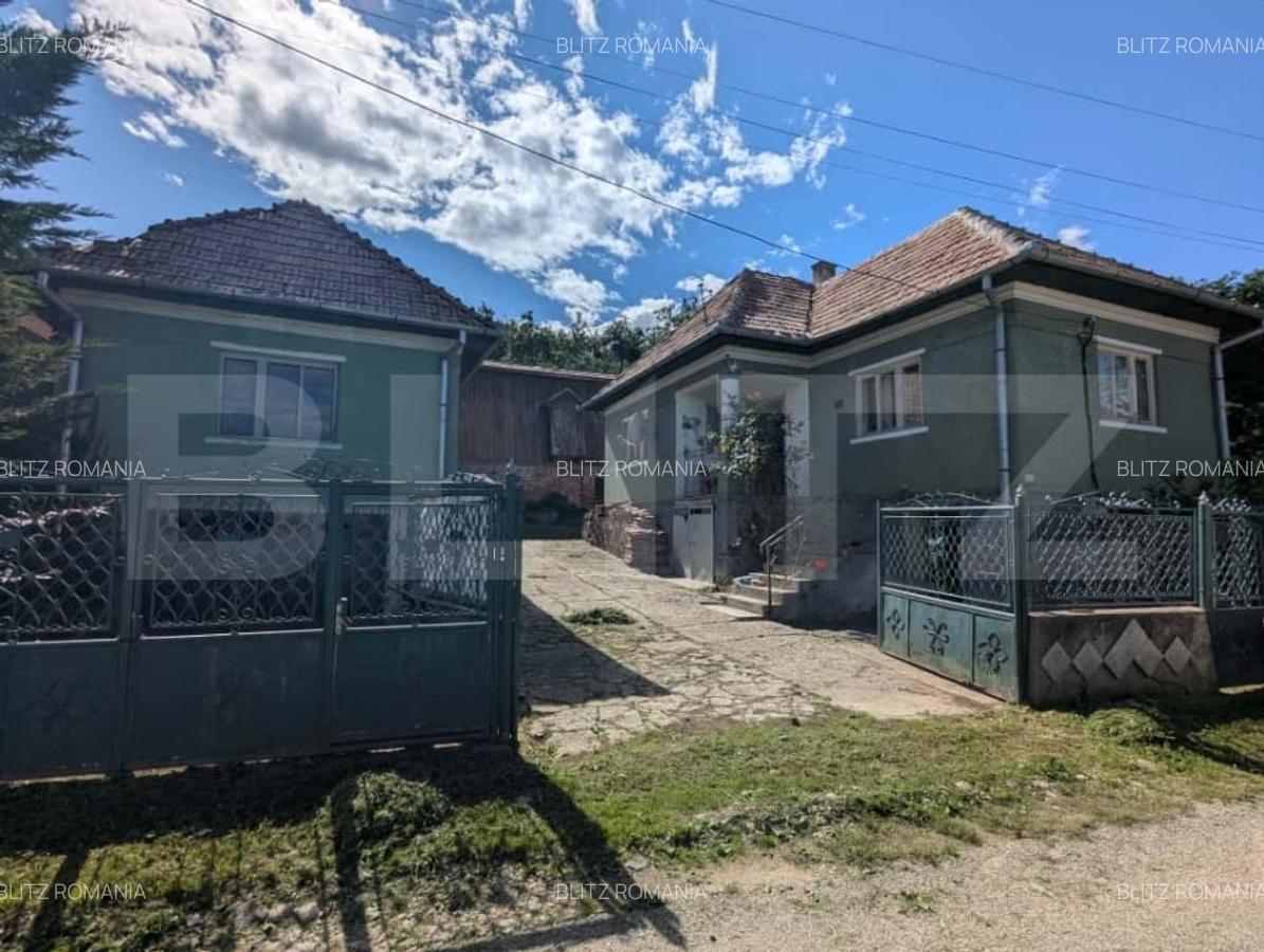 Casa renovabila cu teren generos de 1268 mp si front de 20 m, Gheorghieni Sat - 1