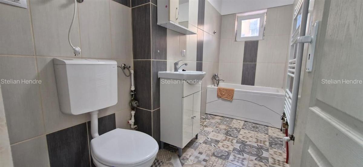 Apartament cu 3 camere semidecomandat în Central - 6