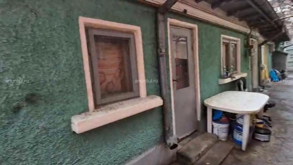 Teren 711 mp si casa batraneasca toate utilitatile - 2