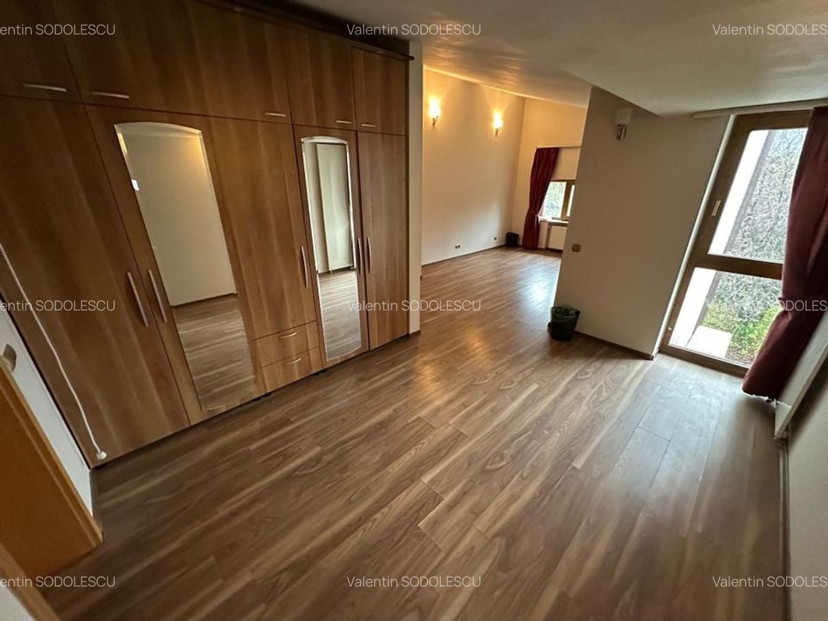 Casă / Vilă cu 6 camere în zona  Calea Aradului - 47