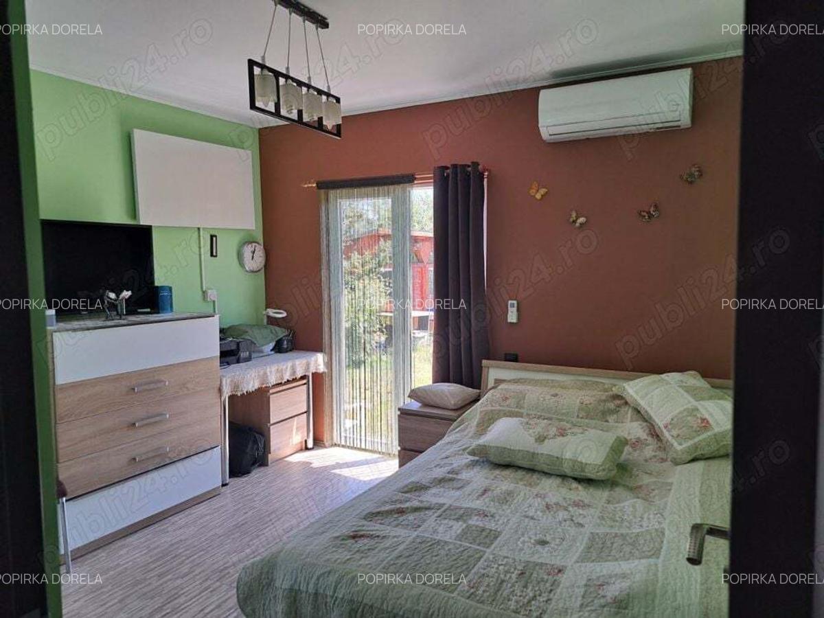 Casa mica si cocheta cu teren 864mp - 2