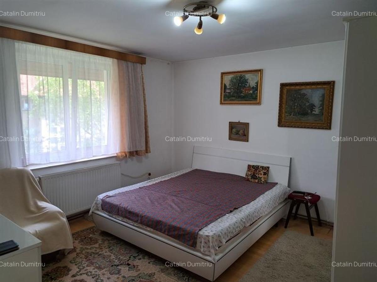 Regim vila, decomandata, cu beci si pod, Tractorul, Brasov - 1