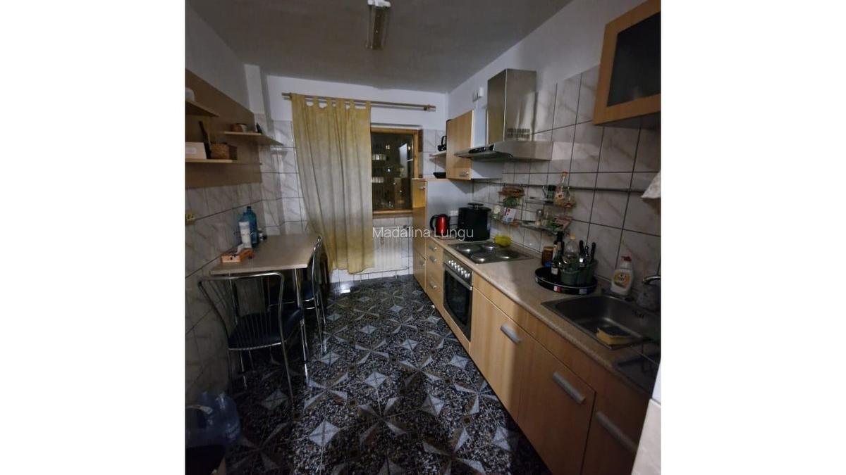Apartament cu 3 camere semidecomandat în Titulescu - 18