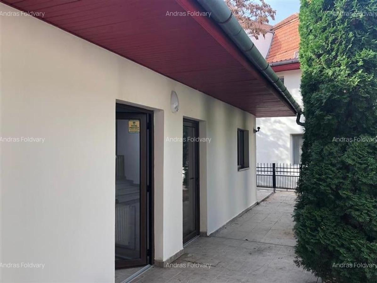 Casă cu 20 camere în Complex Studențesc - 1