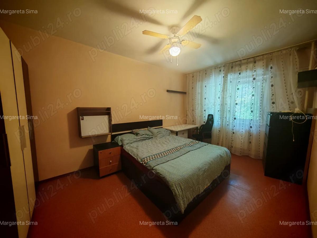 Proprietar vand apartament 3 camere, situat pe Str. Podul Giurgiului - 3