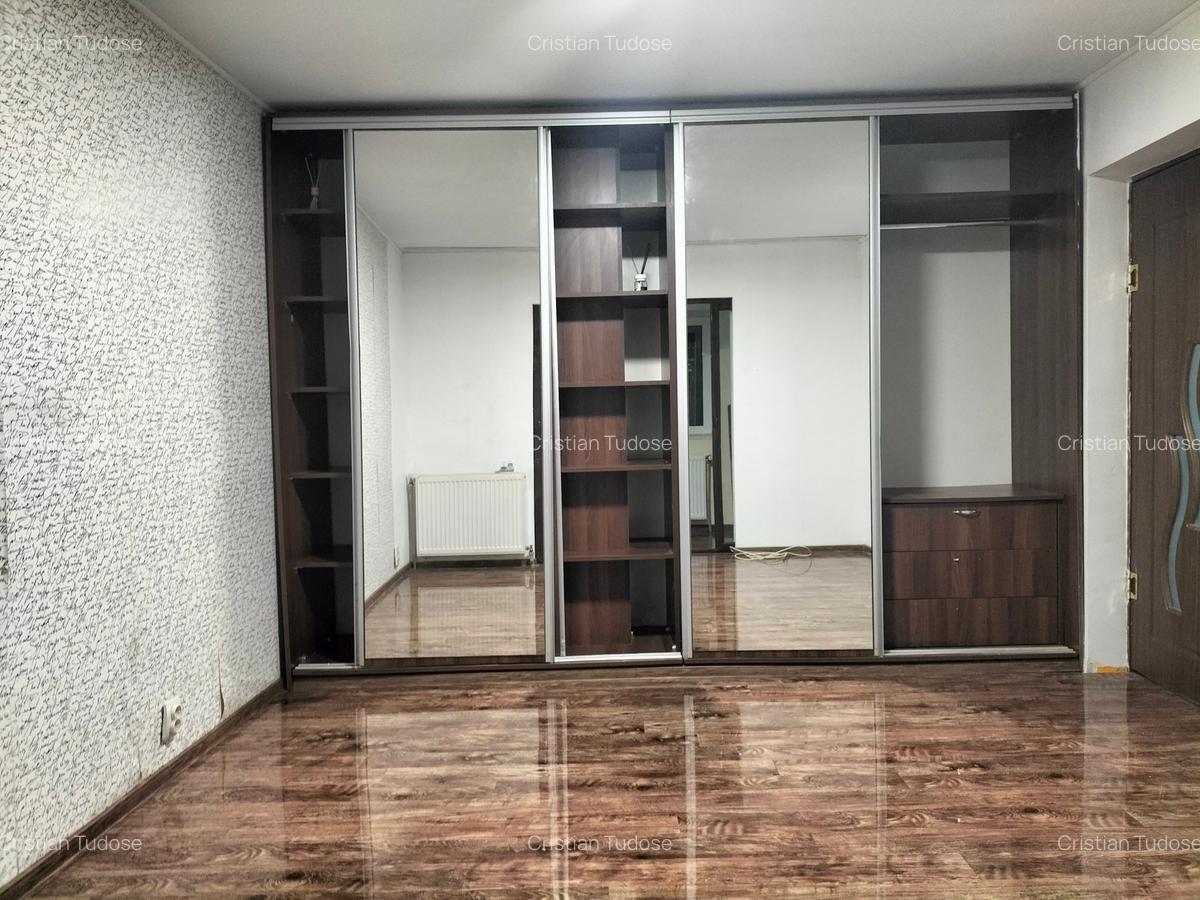 Vând apartament 55 mp-parter, cu balcon - 1
